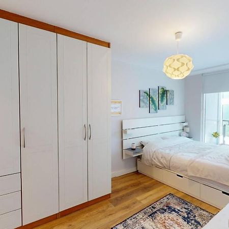 Centrally Located, Comfy 2-Bed 2-Bath Apt Dublin Exterior photo