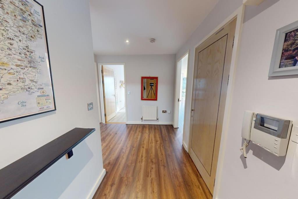 Centrally Located, Comfy 2-Bed 2-Bath Apt Dublin Exterior photo