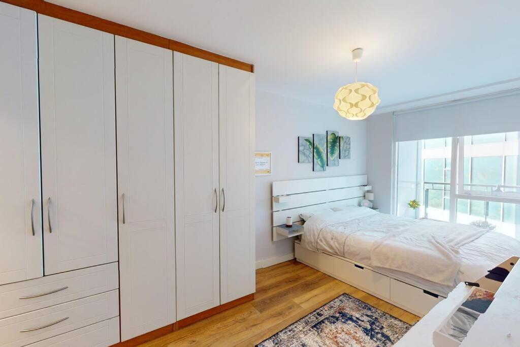 Centrally Located, Comfy 2-Bed 2-Bath Apt Dublin Exterior photo