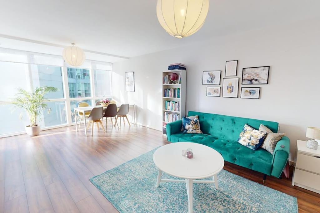 Centrally Located, Comfy 2-Bed 2-Bath Apt Dublin Exterior photo